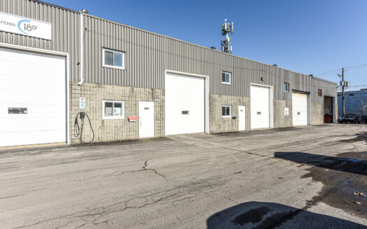 Local industriel à louer à Longueuil