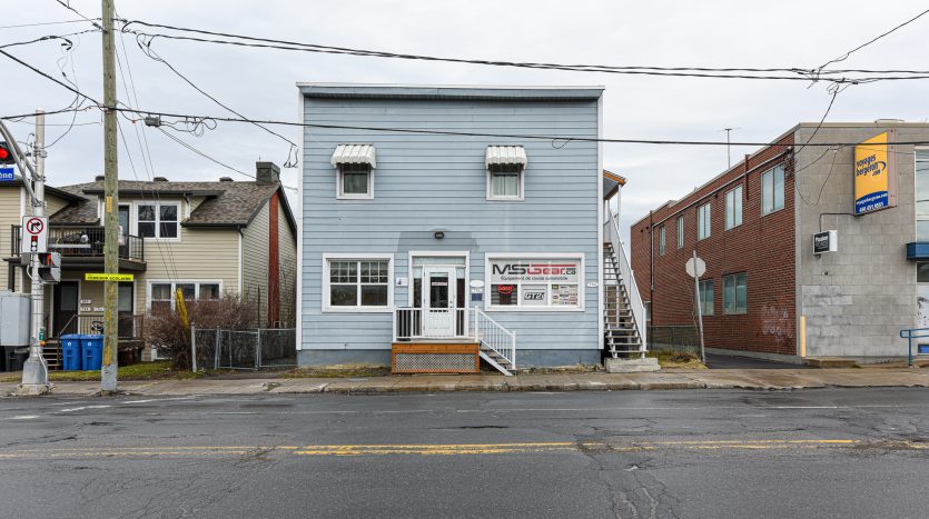 Immeuble semi-commercial à vendre