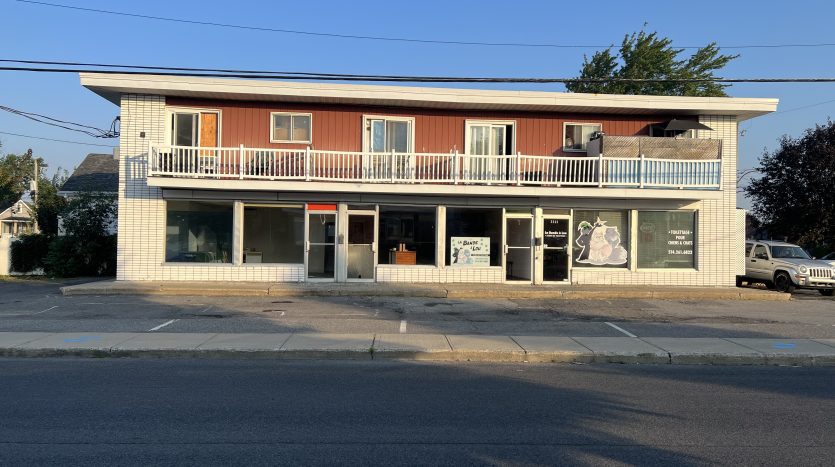 Immeuble semi-commercial à vendre - Longueuil