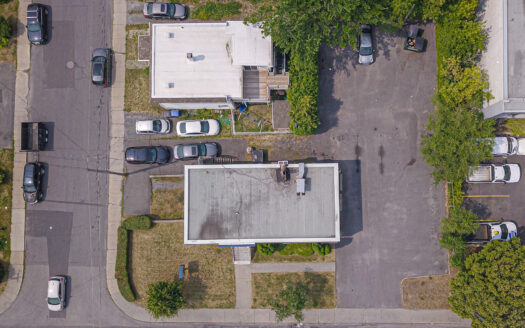 Commercial à vendre sur Curé-Poirier O