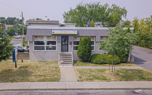 Commercial à vendre sur Curé-Poirier O