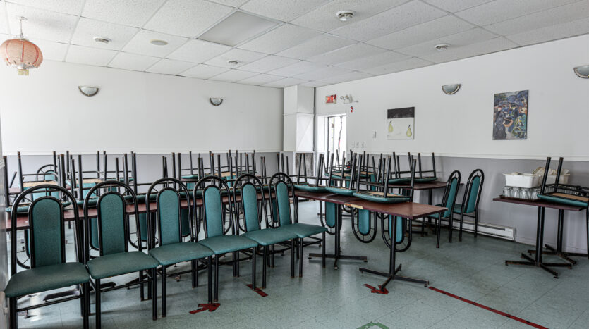 Commercial à vendre sur Curé-Poirier O