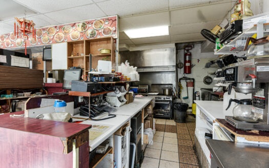 Commercial à vendre sur Curé-Poirier O