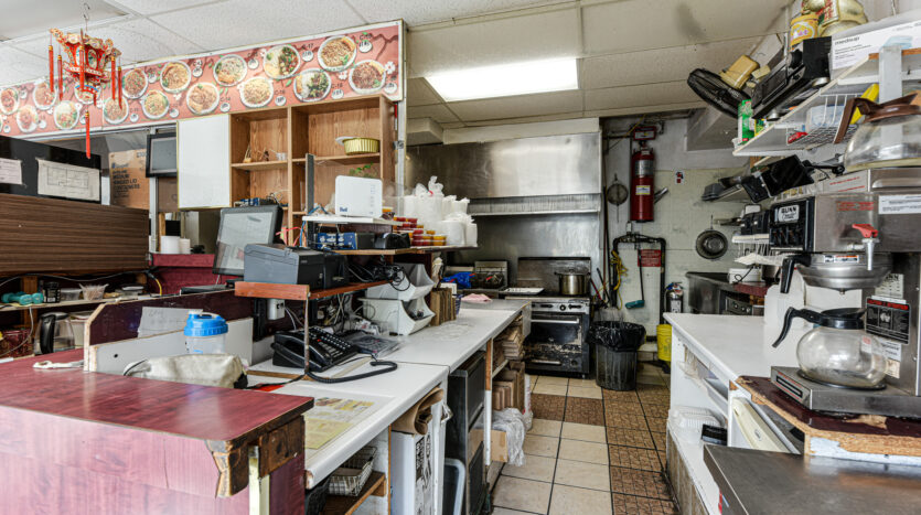 Commercial à vendre sur Curé-Poirier O