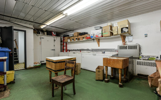 Commercial à vendre sur Curé-Poirier O