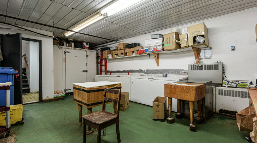 Commercial à vendre sur Curé-Poirier O