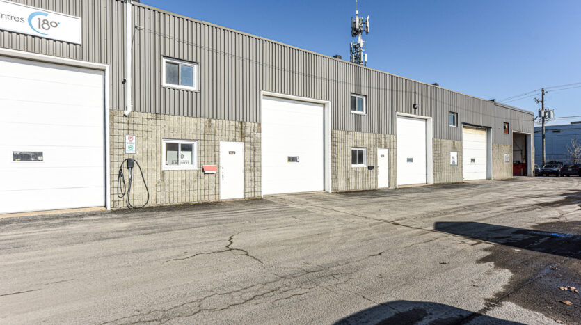Local industriel à louer à Longueuil