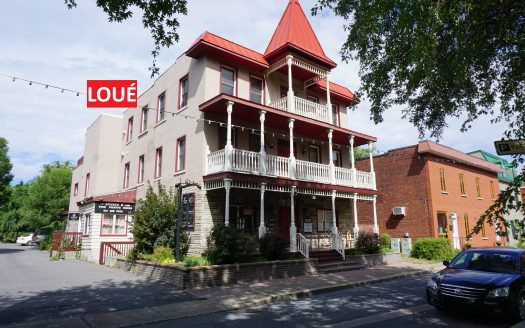 Bureaux à La Prairie – loués par Olivier Maurice, courtier immobilier