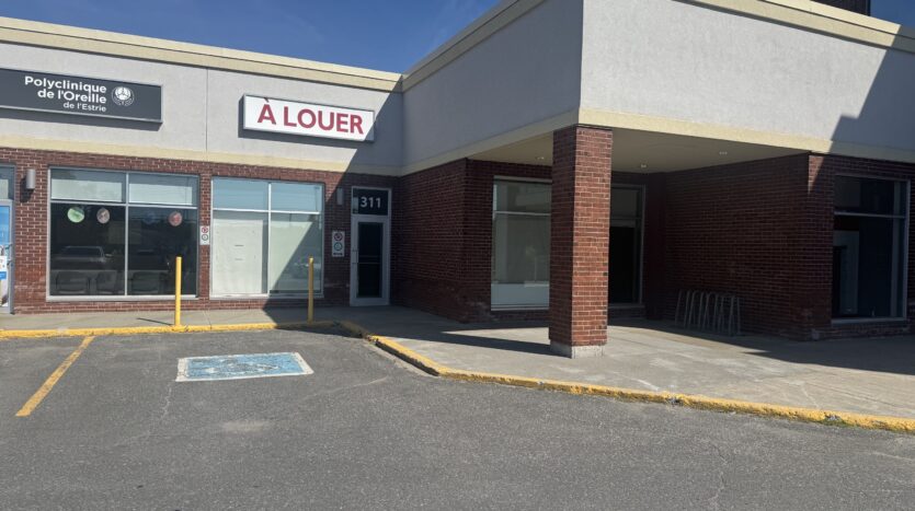 Local commercial à louer à Magog