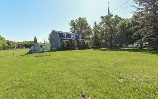 Terrain à vendre au cœur du village de Mont-Saint-Grégoire – rue Saint-Joseph