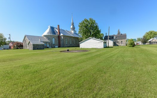 Grand terrain à vendre à Mont-Saint-Grégoire – avenue du Curé-Dupuis
