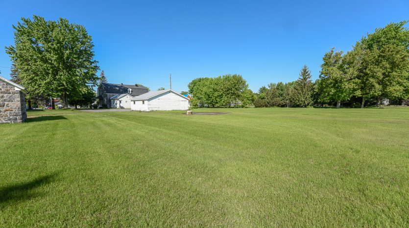 Grand terrain à vendre à Mont-Saint-Grégoire – avenue du Curé-Dupuis