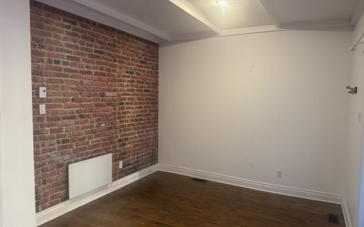 Bureau à louer à La Prairie – 228, rue Sainte-Marie, local 102D