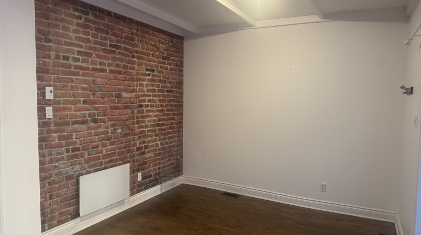 Bureau à louer à La Prairie – 228, rue Sainte-Marie, local 102D